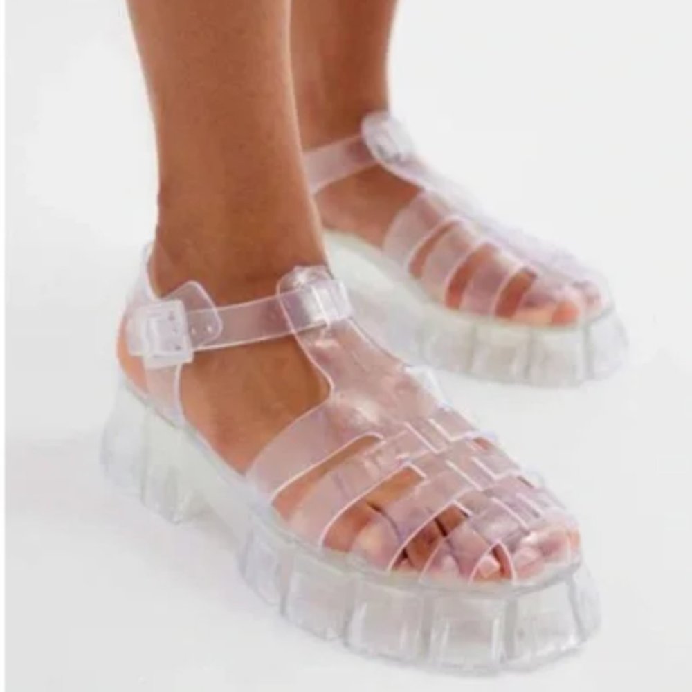 NWT Urban Outfitters Halle Fisherman Sandals Sz 6